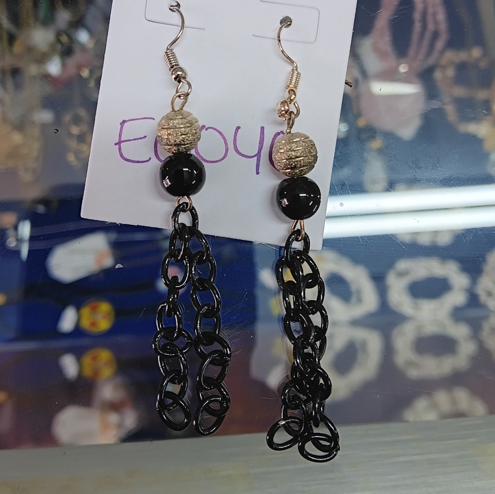Elegant Black and Gold Dangle Earrings